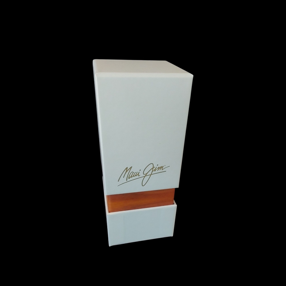 Maui Jim White and Orange Grooming Product